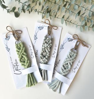 Děkovným kartičkám pro paní učitelky na konec pololetí sluší snad všechny barvy klíčenek! 😍