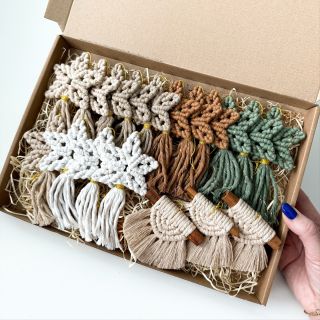 Tahle nádherná objednávka vánočních ozdob si tu zaslouží svoje místo ✨ Vánočními ozdobami ode mě totiž můžeš nahradit ty...