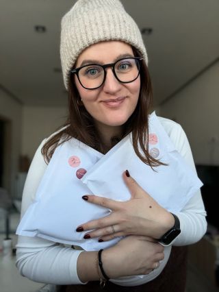 Zdraví vás váš vánoční skřítek! 🧑🏼‍🎄 Letos vašich krásných objednávek odesílám a předávám tolik, že si začínám někdy...